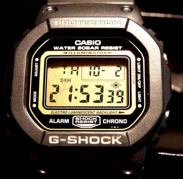 時計 CASIO G-SHOCK DW-056 GOLD DF カシオ G SHOCK DW-056 GOLD DF ベゼル無し - メルカリ